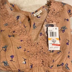 Beautiful long sleeve top-Brand new🥰